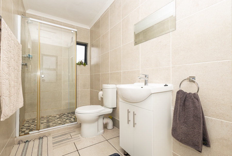 6 Bedroom Property for Sale in Parklands North Western Cape